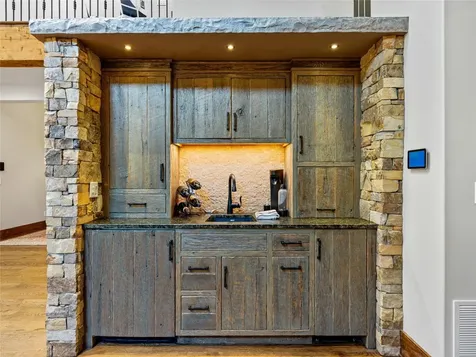 64 Bee Tree Way Lake Toxaway NC 28747