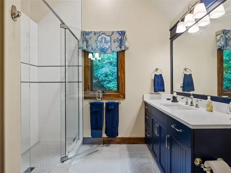 64 Bee Tree Way Lake Toxaway NC 28747