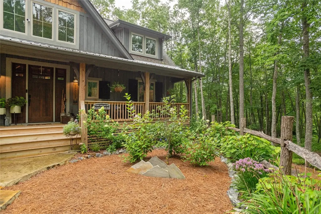 1582 New Settler's Way Glenville NC 28736