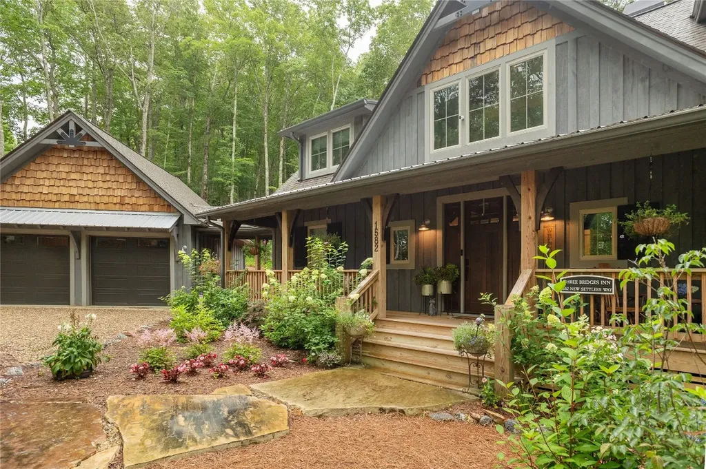 1582 New Settler's Way Glenville NC 28736