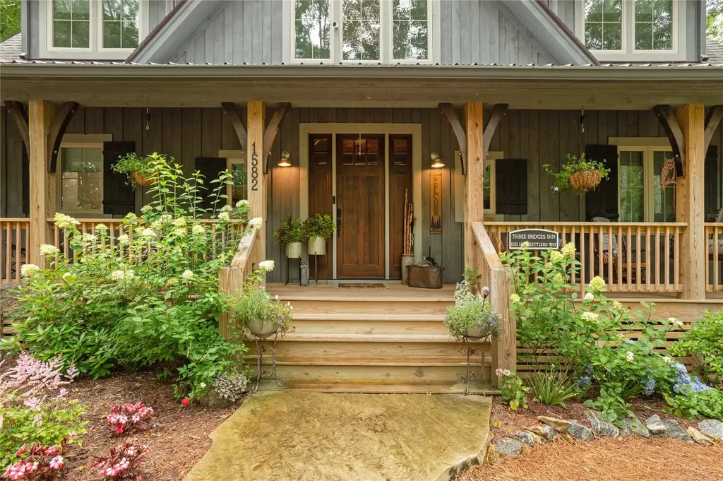 1582 New Settler's Way Glenville NC 28736