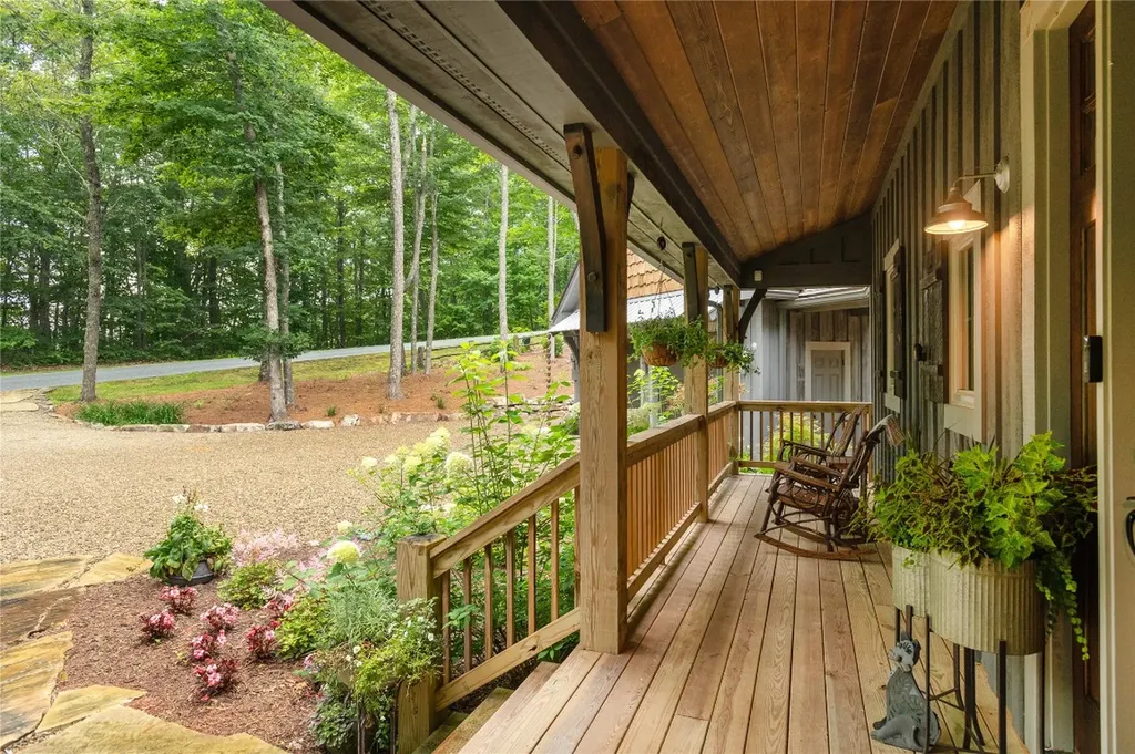 1582 New Settler's Way Glenville NC 28736