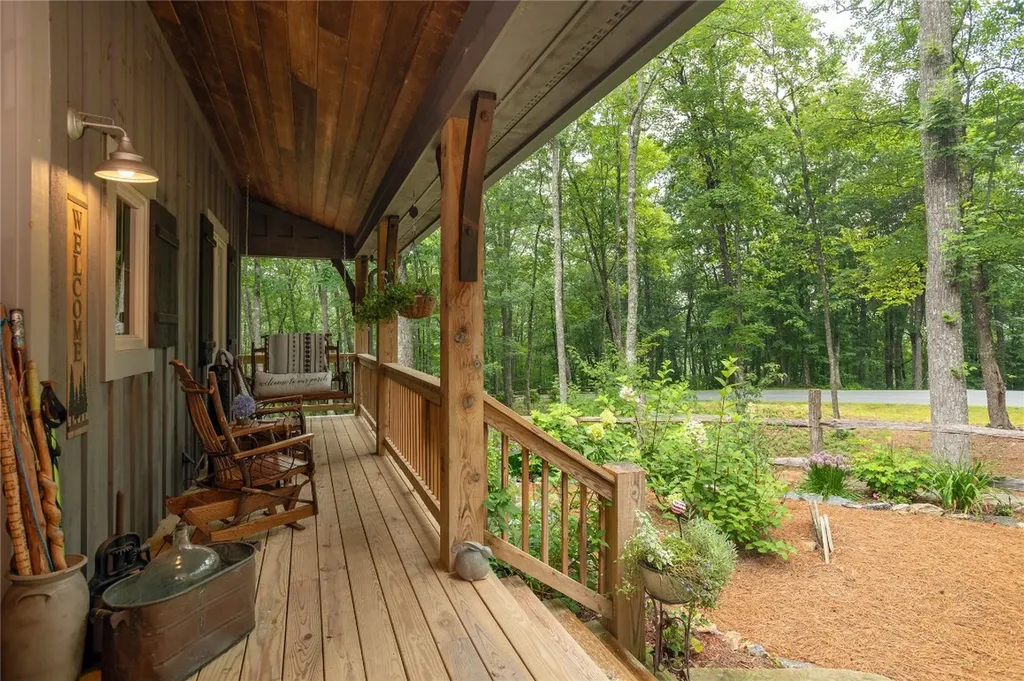 1582 New Settler's Way Glenville NC 28736