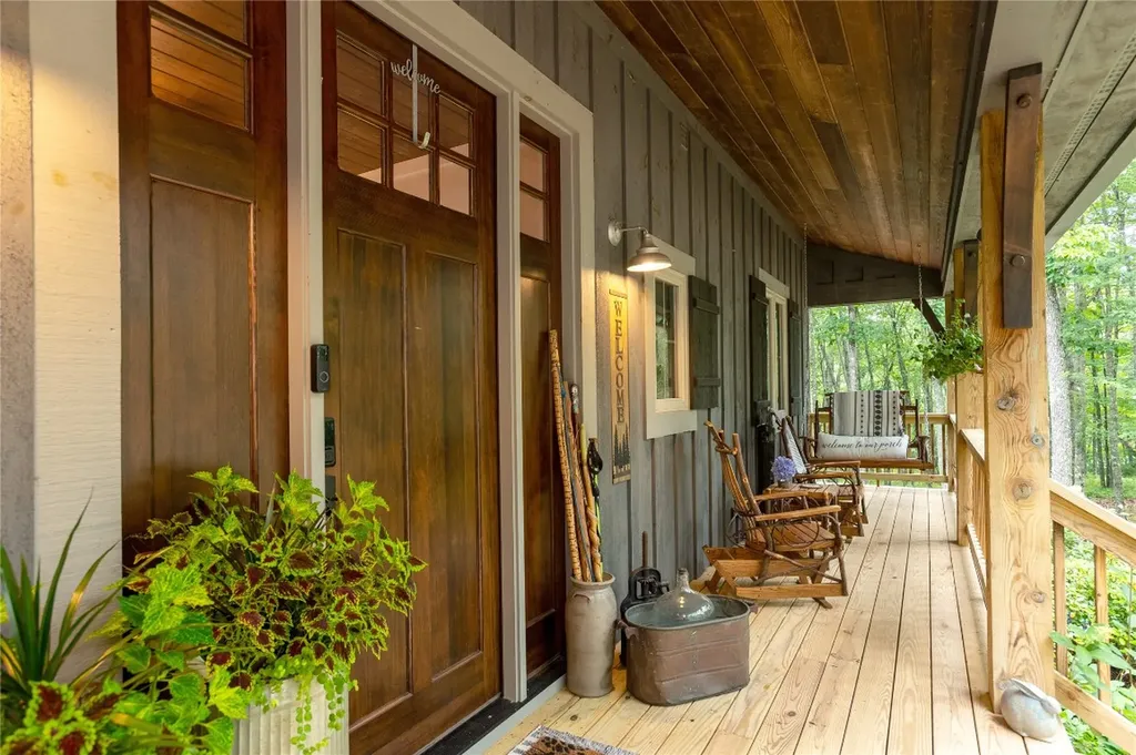 1582 New Settler's Way Glenville NC 28736