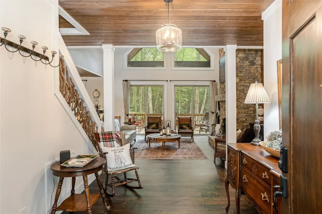 1582 New Settler's Way Glenville NC 28736