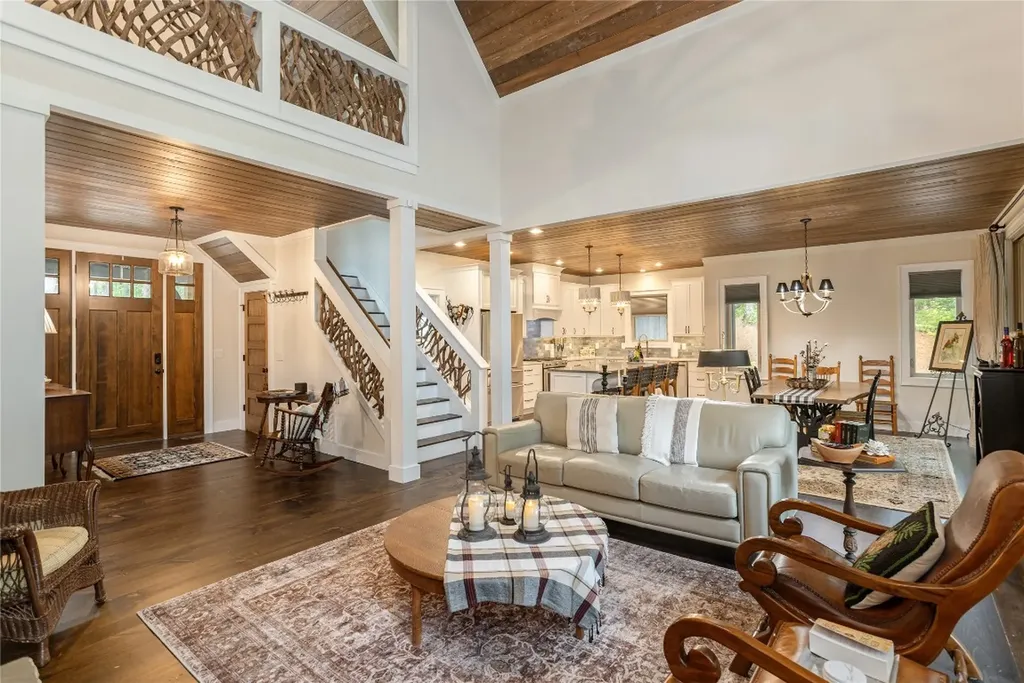 1582 New Settler's Way Glenville NC 28736