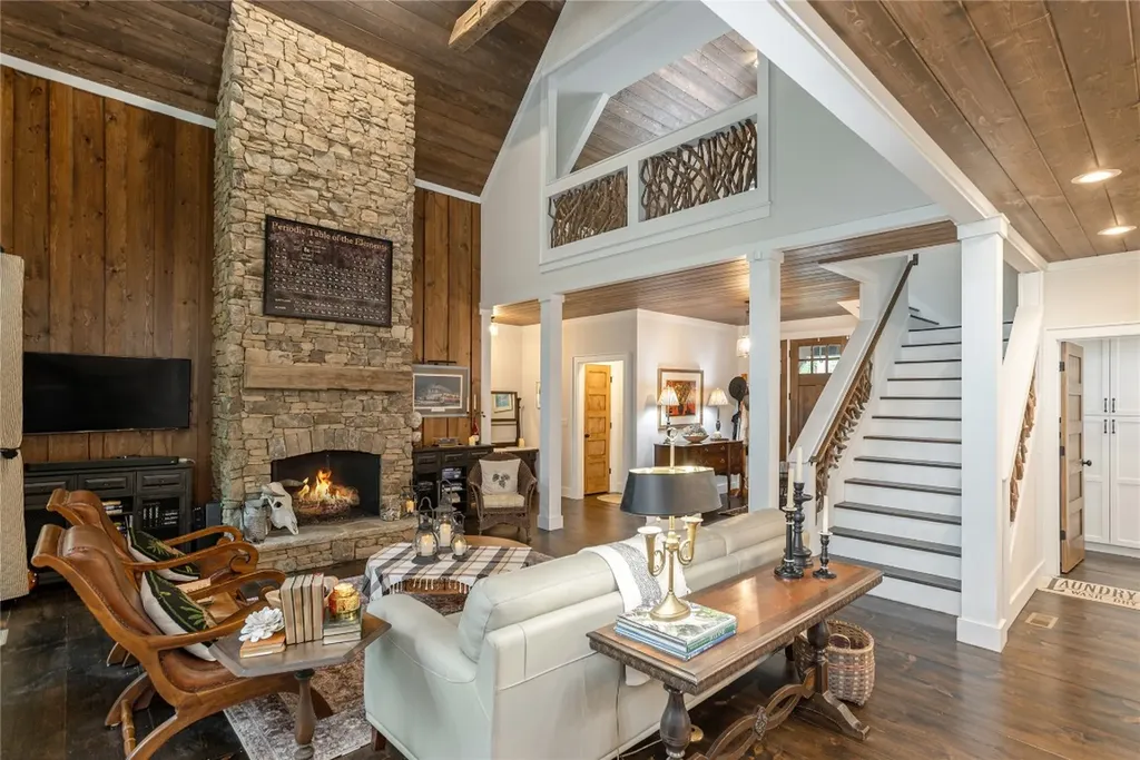 1582 New Settler's Way Glenville NC 28736