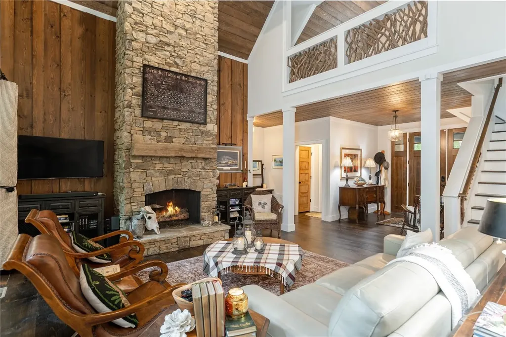 1582 New Settler's Way Glenville NC 28736