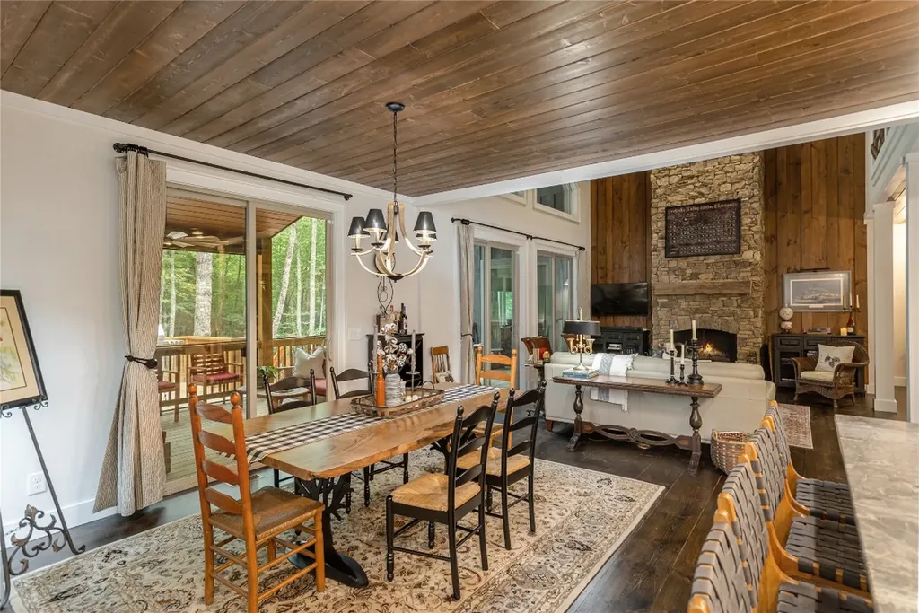 1582 New Settler's Way Glenville NC 28736