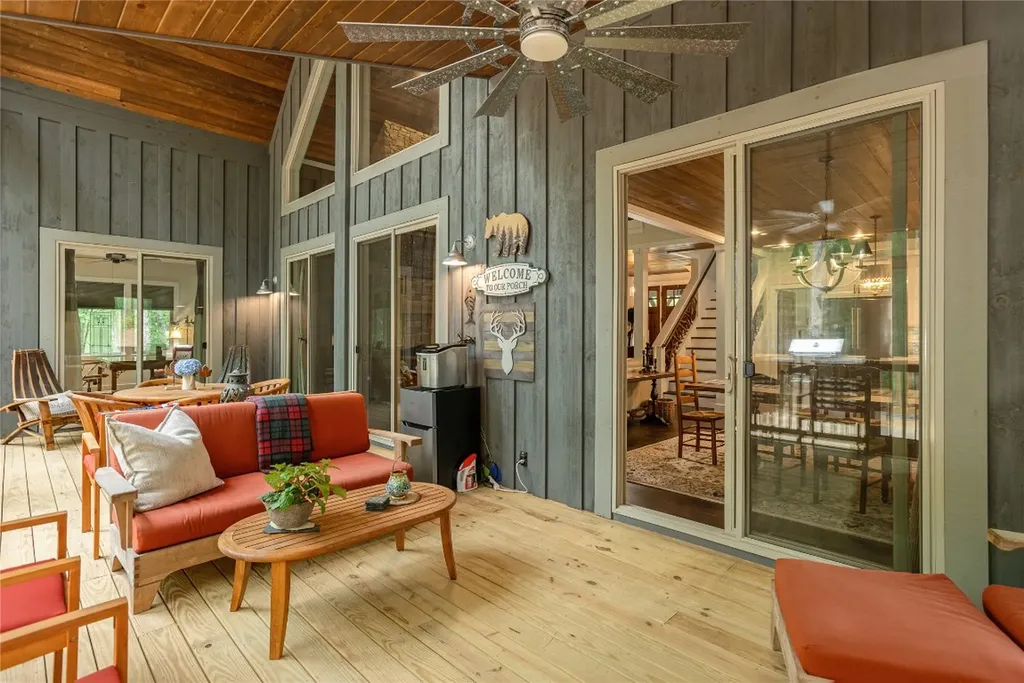 1582 New Settler's Way Glenville NC 28736