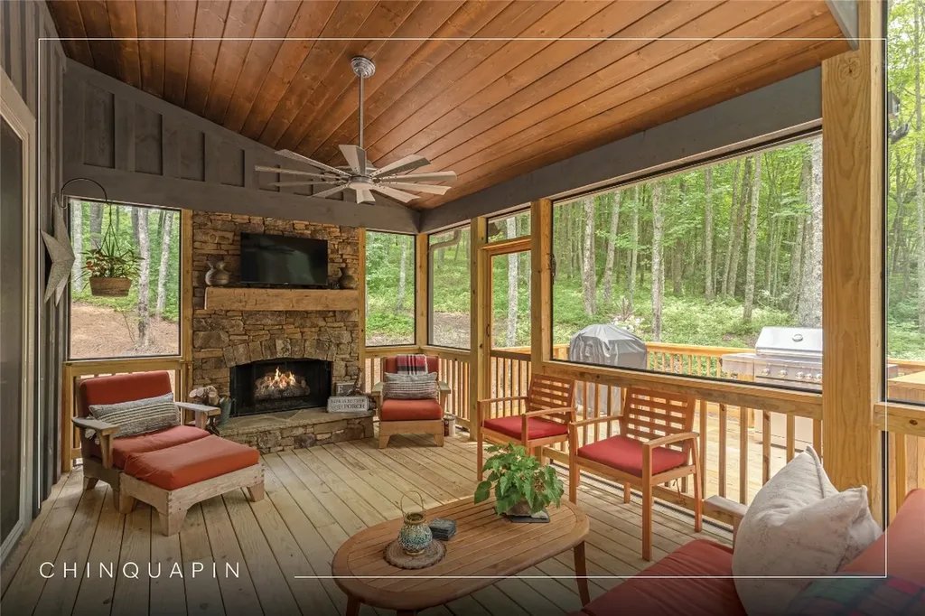 1582 New Settler's Way Glenville NC 28736