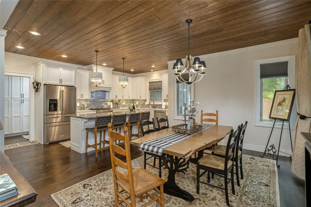 1582 New Settler's Way Glenville NC 28736