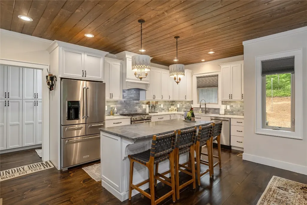 1582 New Settler's Way Glenville NC 28736