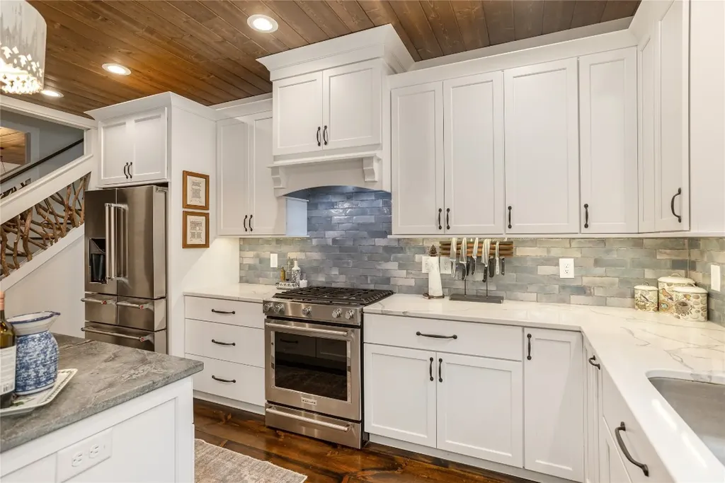 1582 New Settler's Way Glenville NC 28736