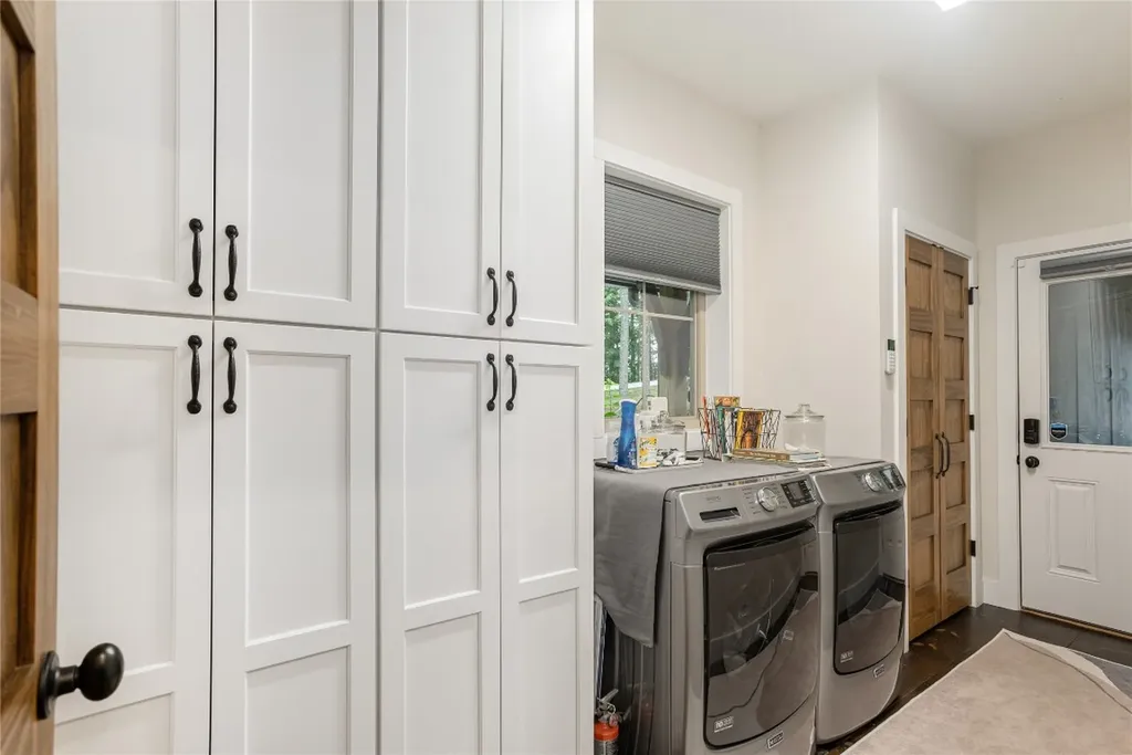 1582 New Settler's Way Glenville NC 28736