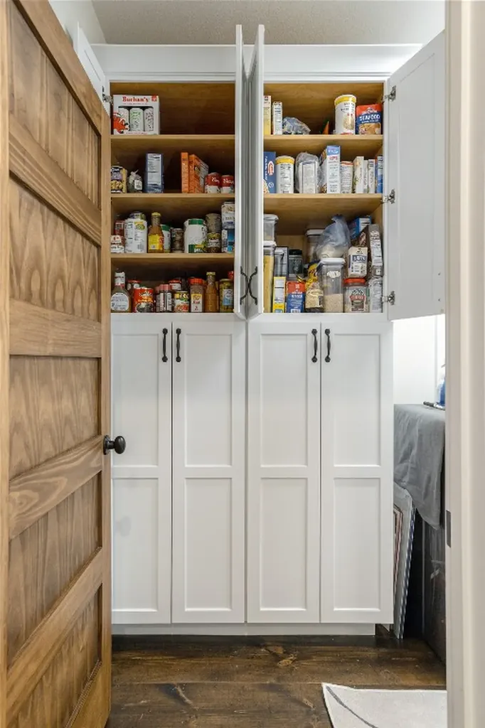 1582 New Settler's Way Glenville NC 28736