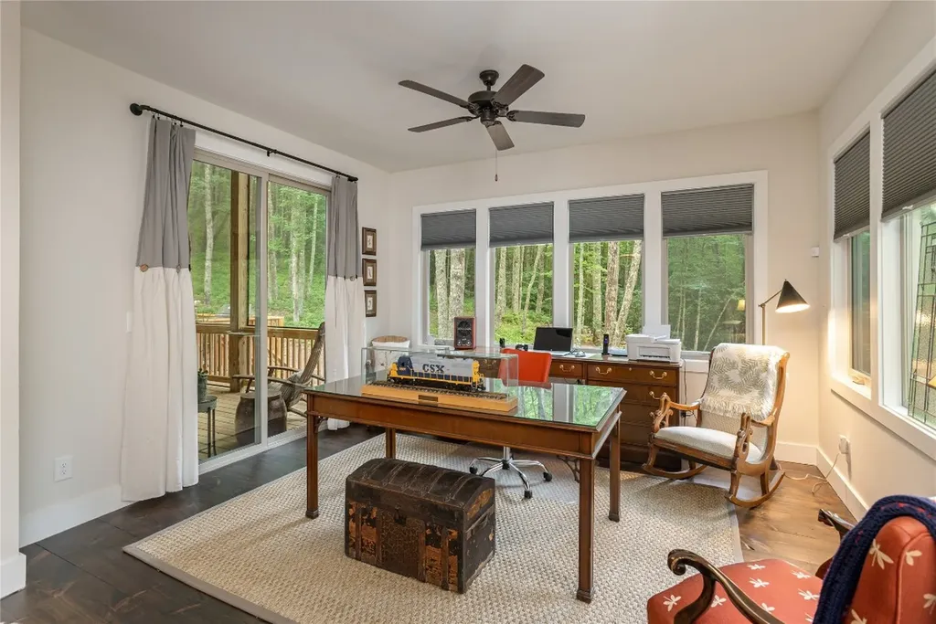 1582 New Settler's Way Glenville NC 28736