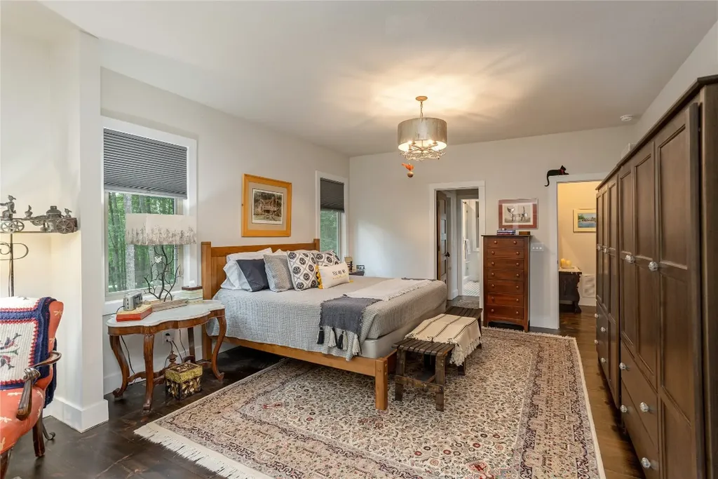 1582 New Settler's Way Glenville NC 28736