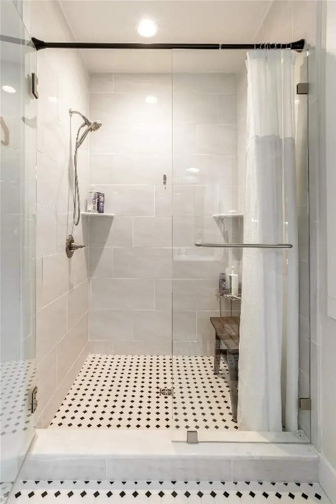 1582 New Settler's Way Glenville NC 28736