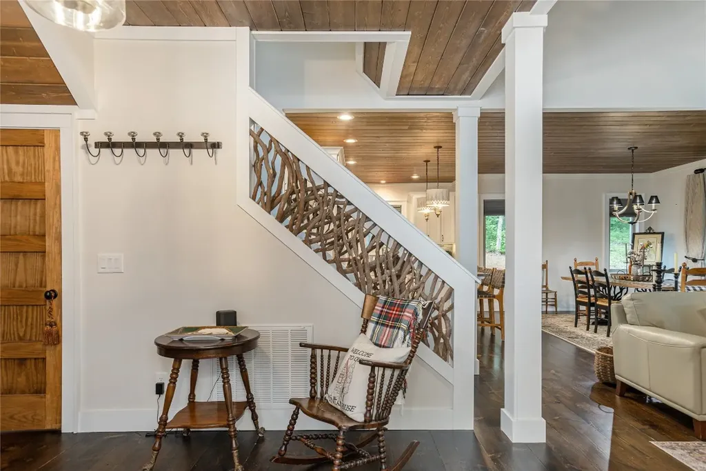 1582 New Settler's Way Glenville NC 28736