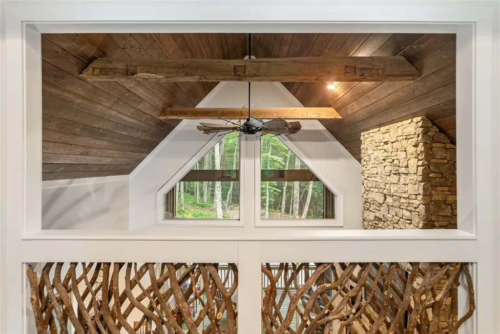 1582 New Settler's Way Glenville NC 28736