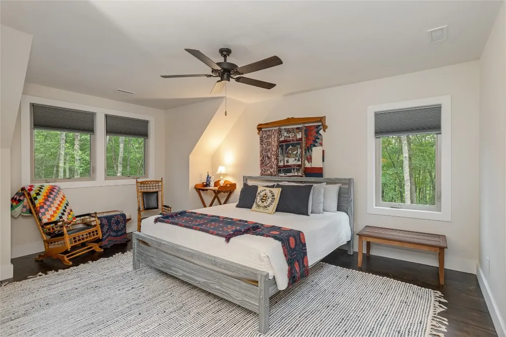 1582 New Settler's Way Glenville NC 28736