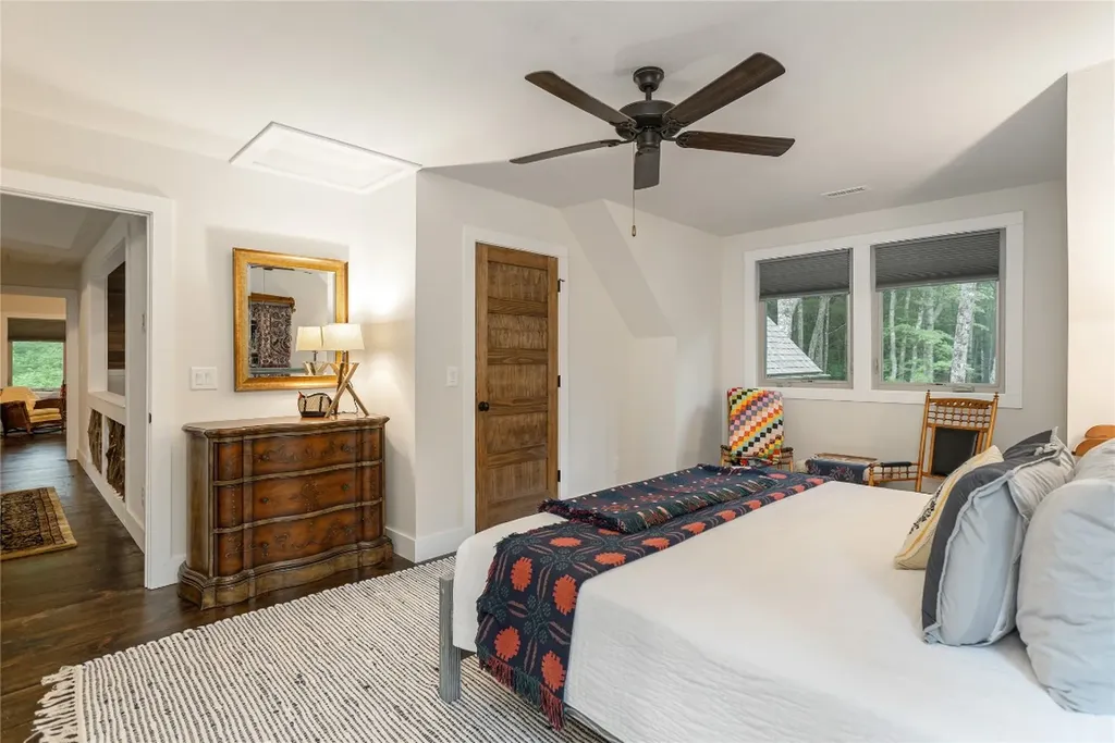 1582 New Settler's Way Glenville NC 28736