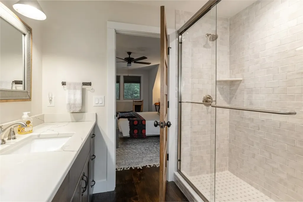 1582 New Settler's Way Glenville NC 28736