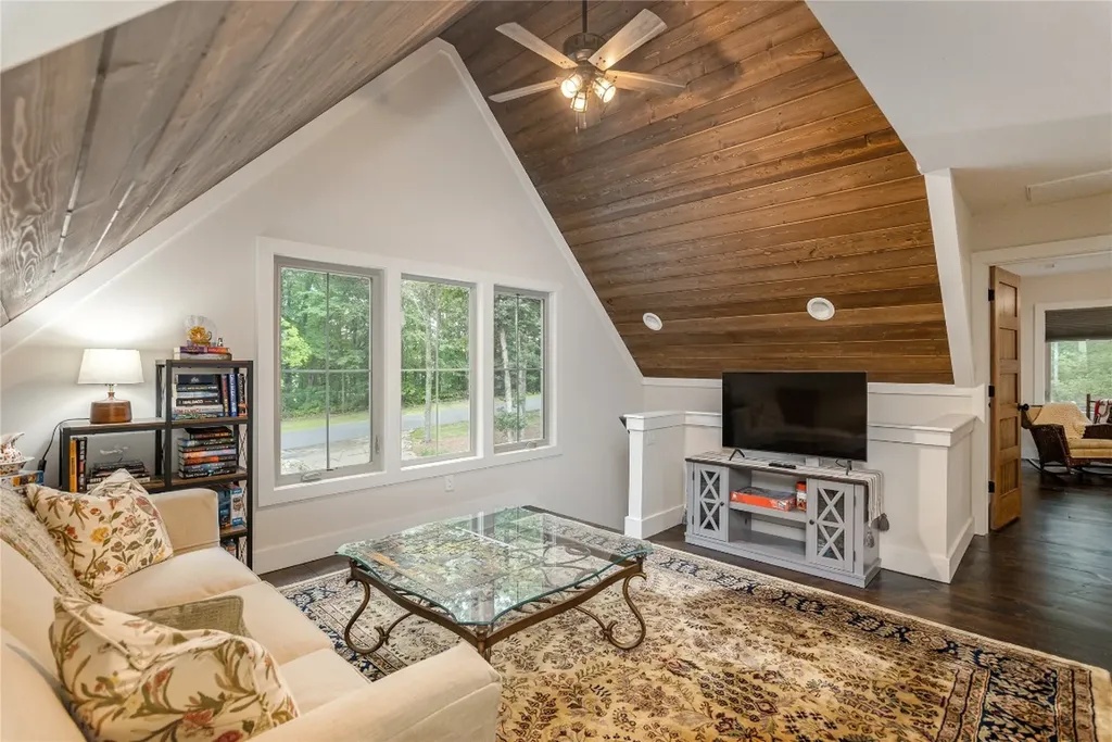 1582 New Settler's Way Glenville NC 28736