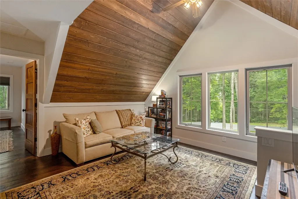 1582 New Settler's Way Glenville NC 28736