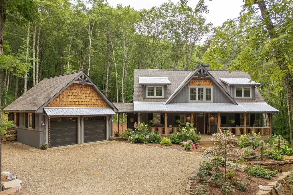 1582 New Settler's Way Glenville NC 28736