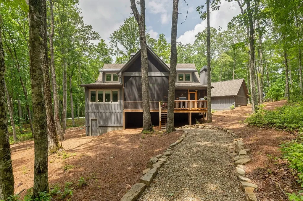 1582 New Settler's Way Glenville NC 28736