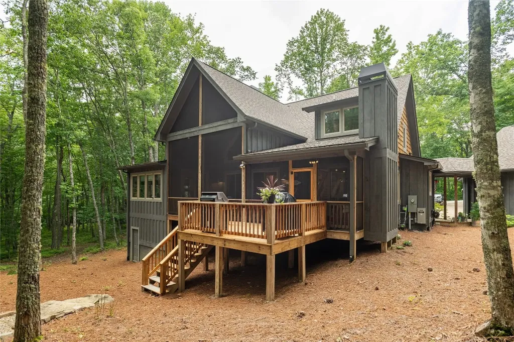 1582 New Settler's Way Glenville NC 28736