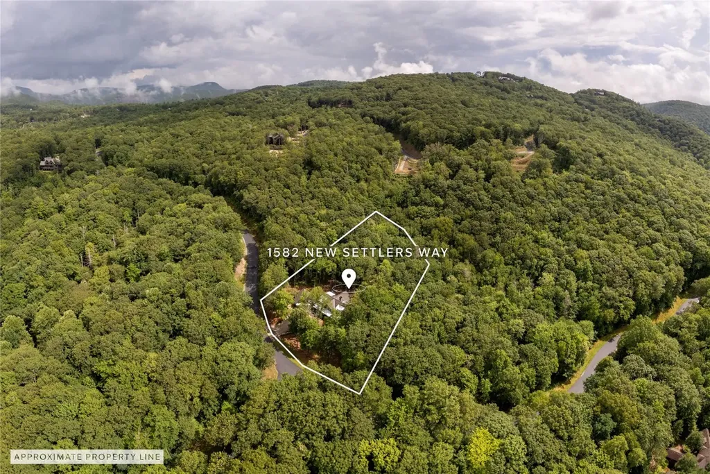 1582 New Settler's Way Glenville NC 28736