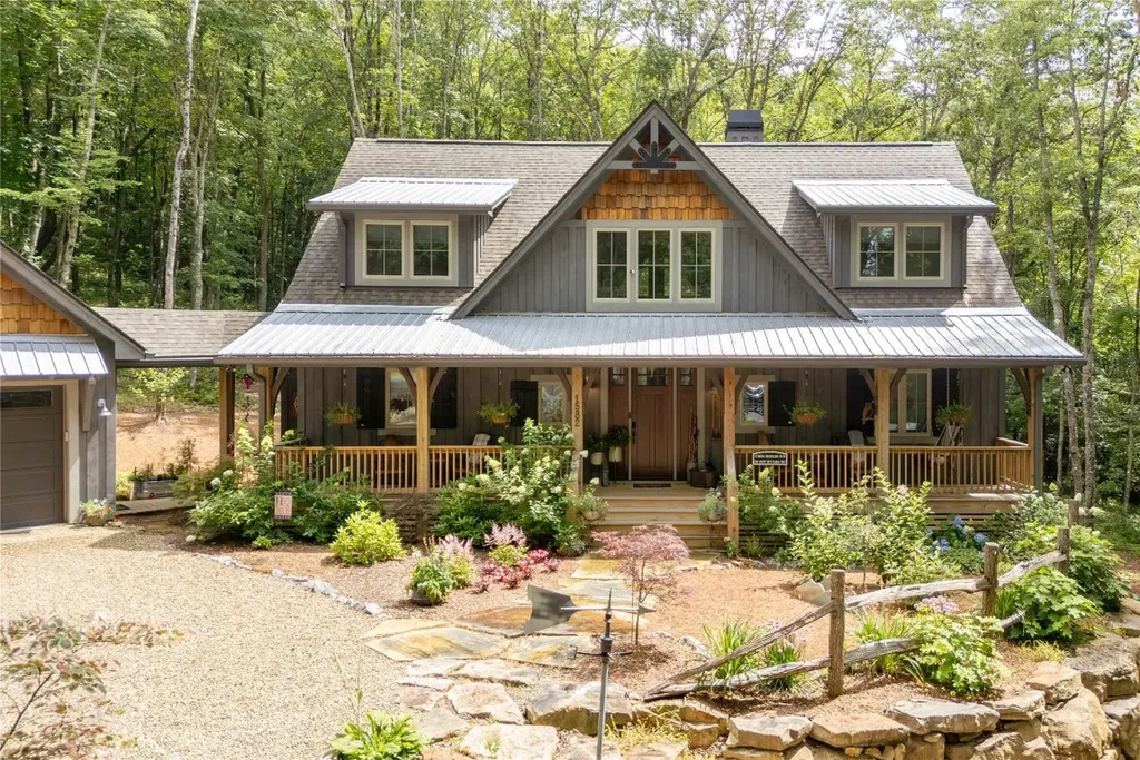 1582 New Settler's Way Glenville NC 28736