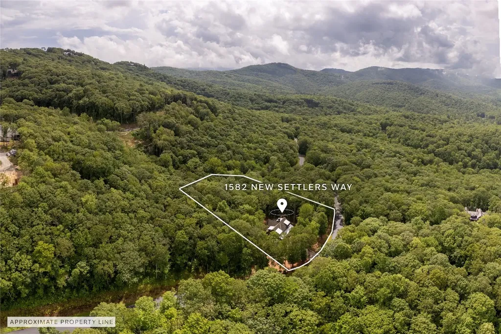 1582 New Settler's Way Glenville NC 28736