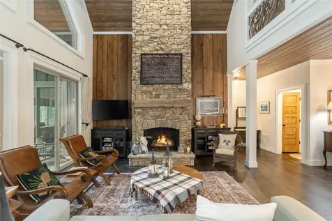 1582 New Settler's Way Glenville NC 28736