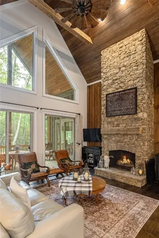 1582 New Settler's Way Glenville NC 28736