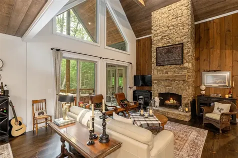 1582 New Settler's Way Glenville NC 28736