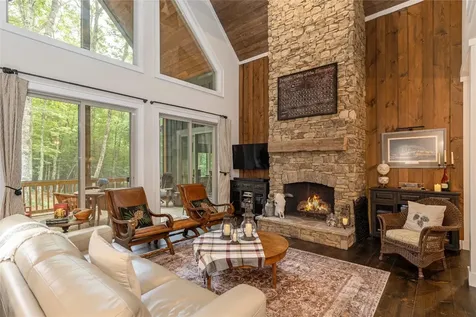 1582 New Settler's Way Glenville NC 28736