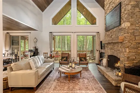 1582 New Settler's Way Glenville NC 28736