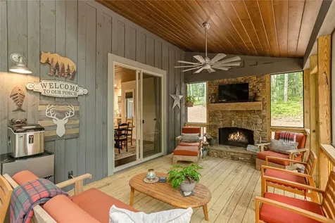 1582 New Settler's Way Glenville NC 28736