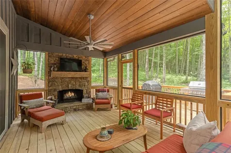 1582 New Settler's Way Glenville NC 28736