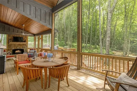 1582 New Settler's Way Glenville NC 28736