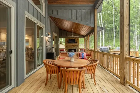 1582 New Settler's Way Glenville NC 28736