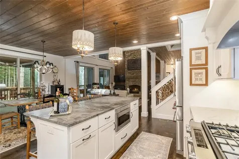 1582 New Settler's Way Glenville NC 28736