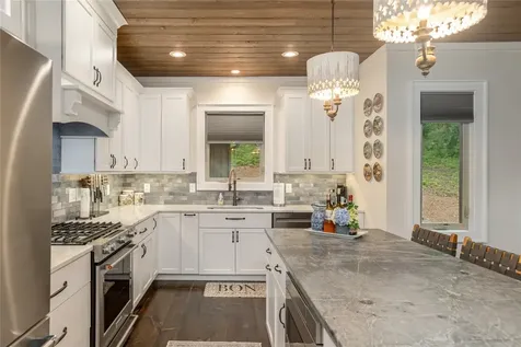 1582 New Settler's Way Glenville NC 28736