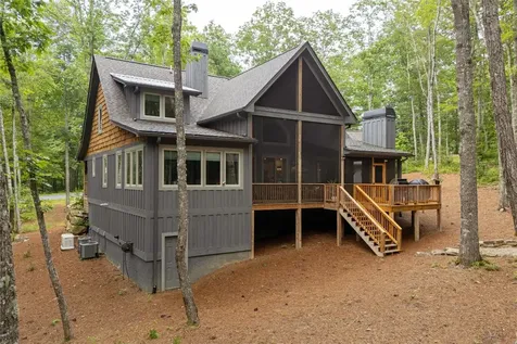 1582 New Settler's Way Glenville NC 28736