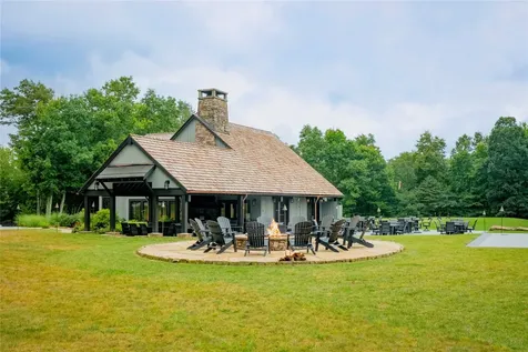 1582 New Settler's Way Glenville NC 28736