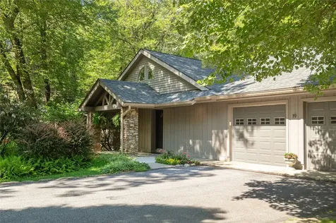 19-B Whiteside Mountain Road Highlands NC 28741